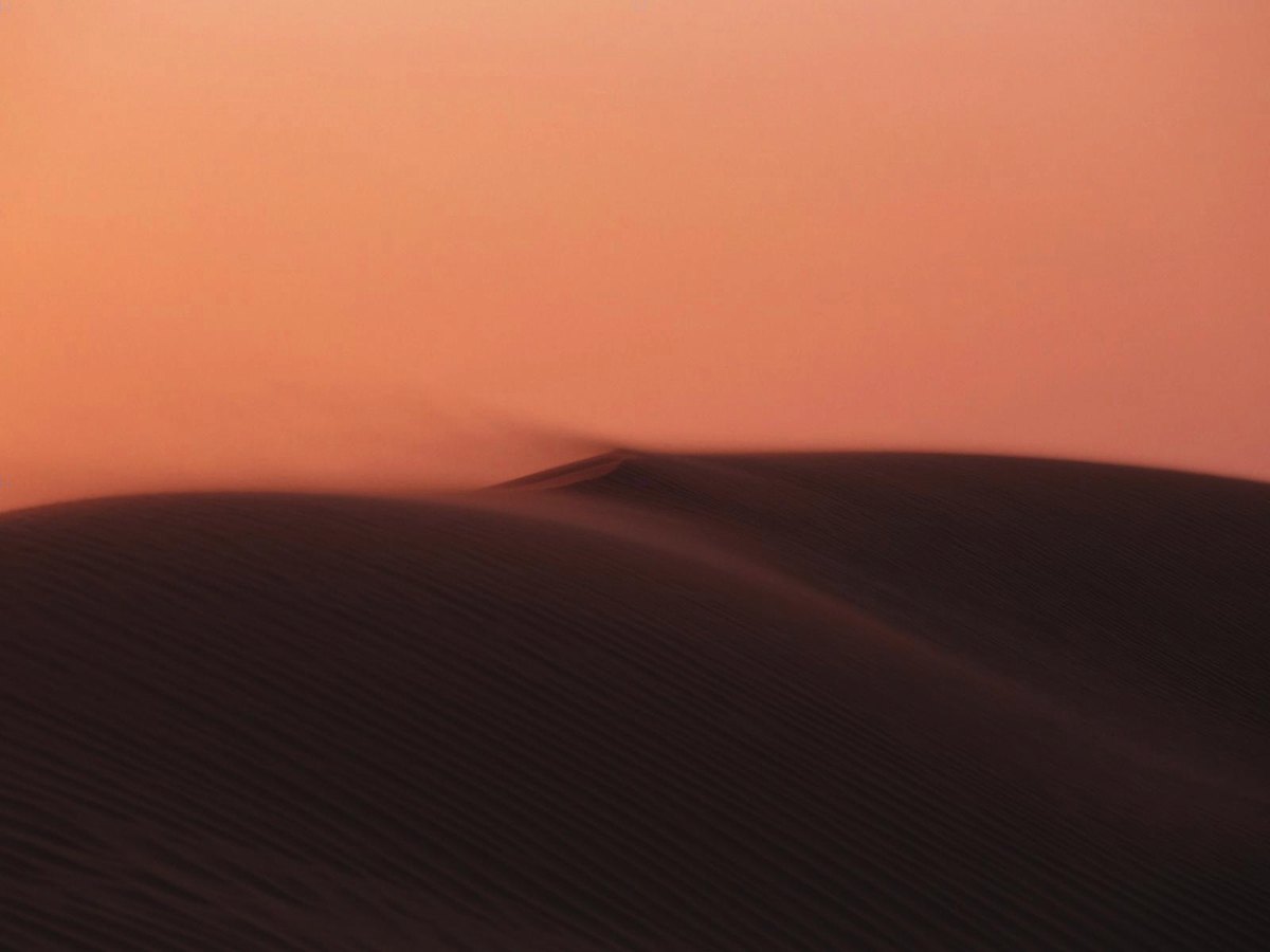 Dunes chaudes dans la lumière du soir