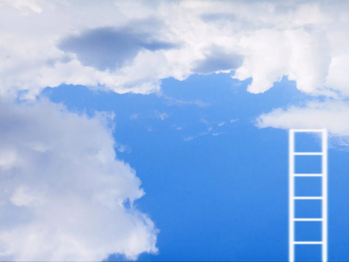 Une échelle qui monte vers les nuages