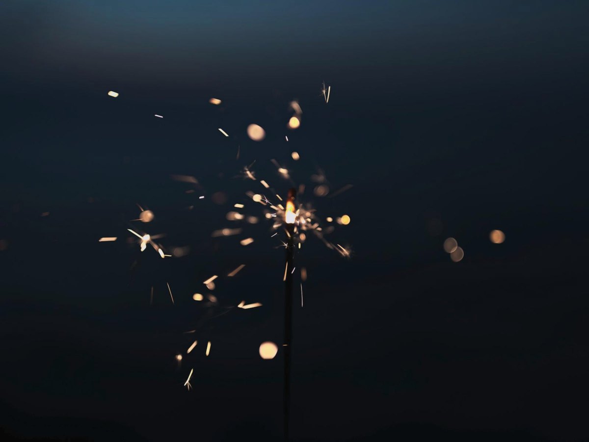 Des étincelles dans la nuit